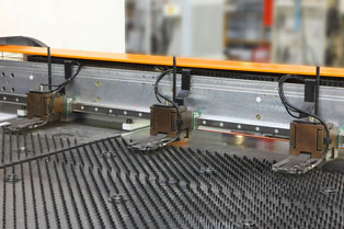AUTOMATIC HOLDER POSITIONING SYSTEM 